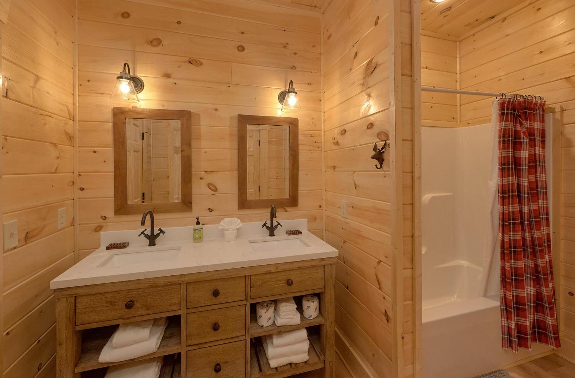 Misty Mountain Adventure Lodge Gatlinburg Exterior photo