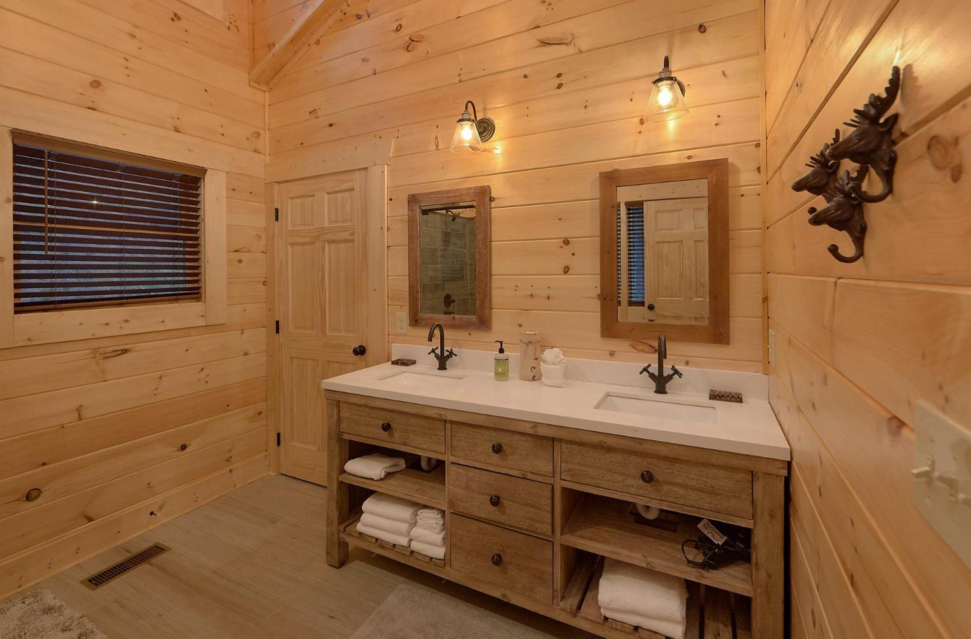 Misty Mountain Adventure Lodge Gatlinburg Exterior photo